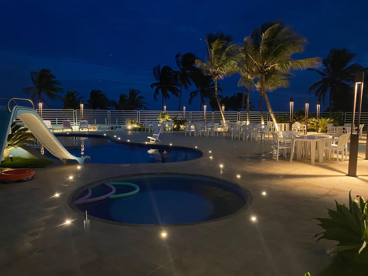 Piscina à noite